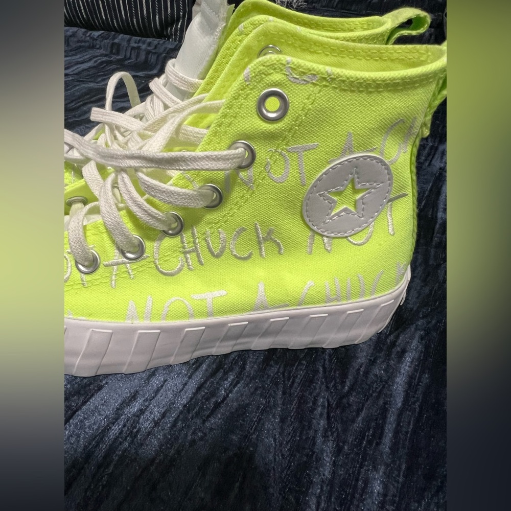 Converse all star neon green size 4